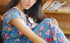 女学生在公交车上上演疯狂输出